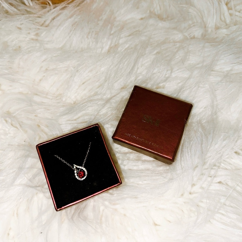 SK2 with Swarovski joint member award necklace